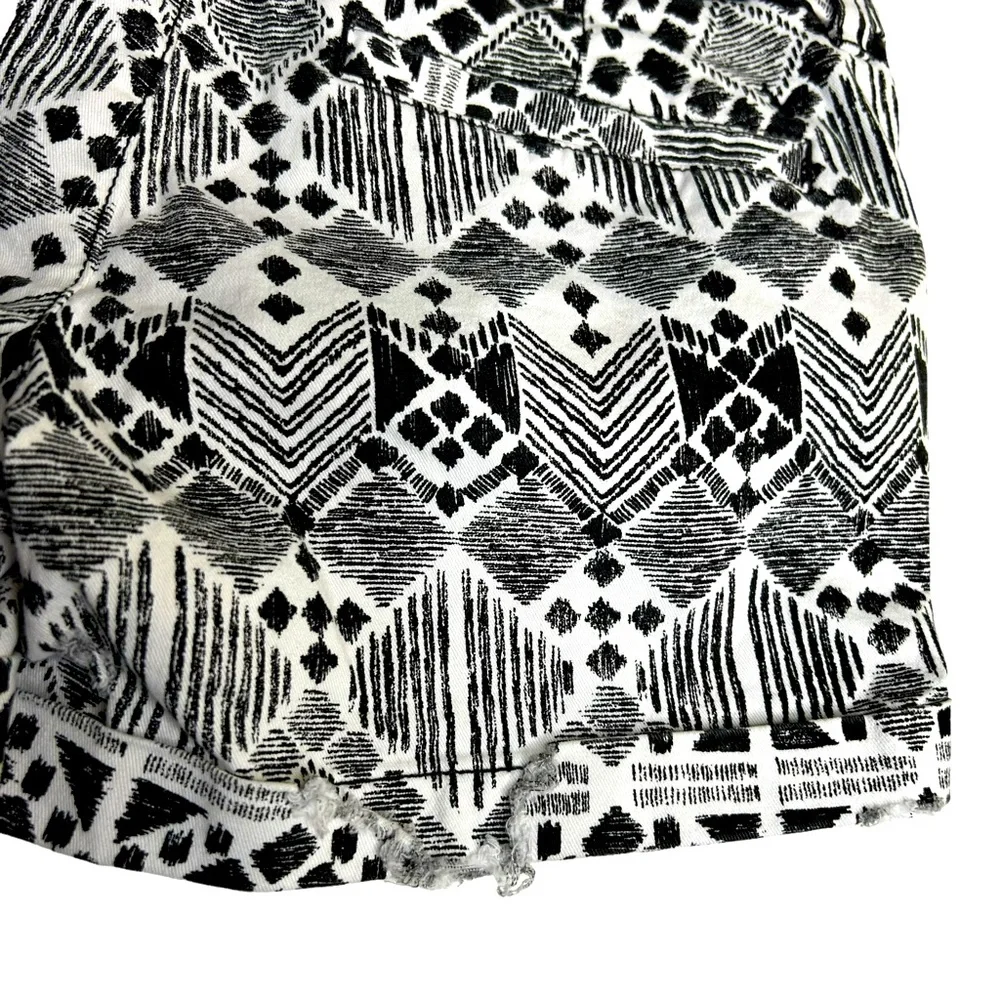 American Eagle Stretch Midi Shorts Distressed White & Black Patterned Size 0